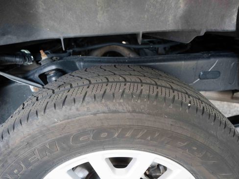 Used 2025 Toyota Tacoma SR AWD/4WD image 29