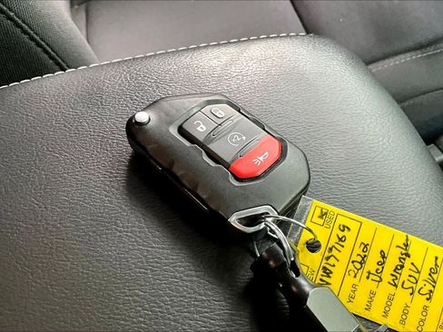 Used 2022 Jeep Wrangler Unlimited Sahara w/ Cold Weather Group AWD/4WD image 14