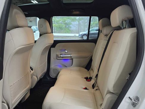 Certified 2025 Mercedes-Benz GLB 250 4MATIC image 16