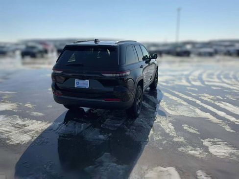 New 2026 Jeep Grand Cherokee Altitude image 11