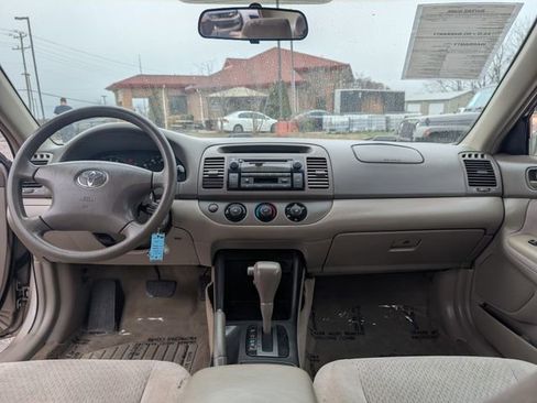 Used 2002 Toyota Camry image 16