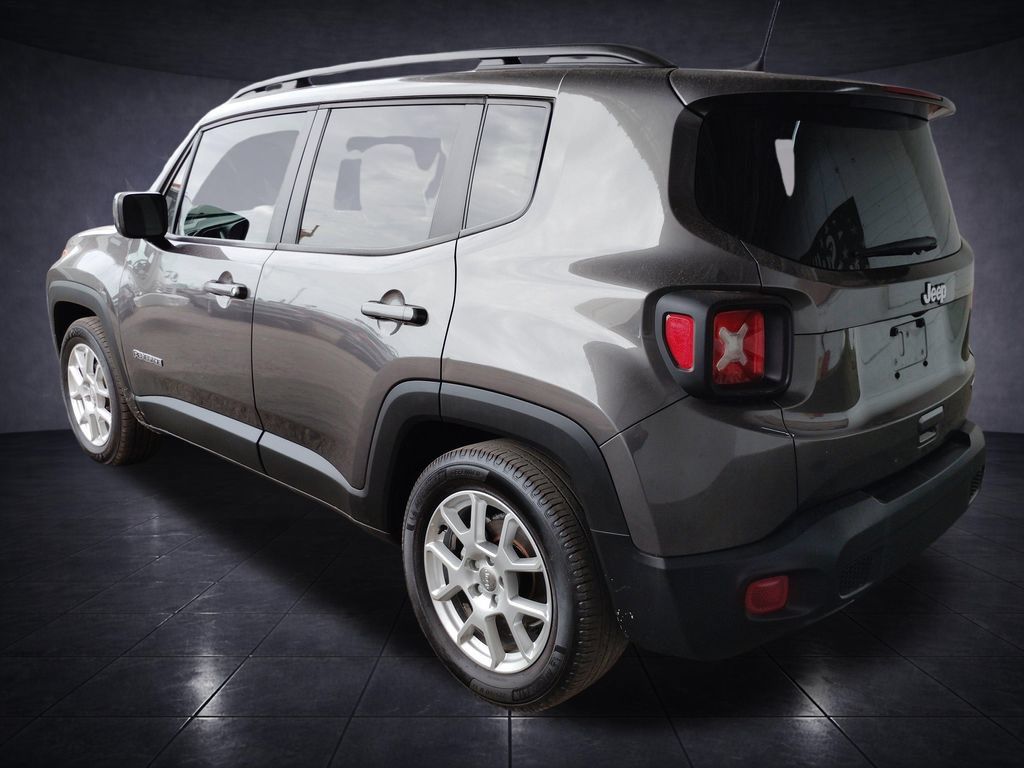 Used 2019 Jeep Renegade Latitude w/ UConnect 8.4 Nav Group FWD image 3