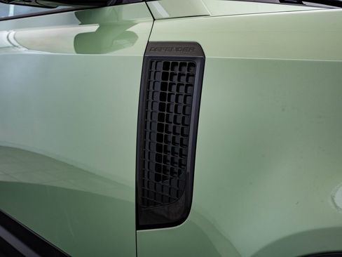 Used 2023 Land Rover Defender 110 75th Limited Edition image 20