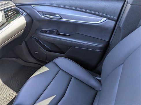 New 2025 Cadillac XT6 Luxury image 18