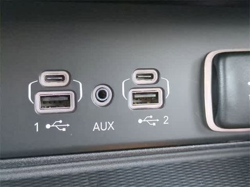 New 2025 Jeep Grand Cherokee Altitude image 31