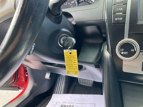 Used 2014 Toyota Camry SE FWD image 29