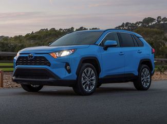 Used 2021 Toyota RAV4 XLE video 1