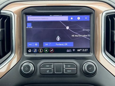 Used 2019 Chevrolet Silverado 1500 High Country w/ Technology Package AWD/4WD image 23