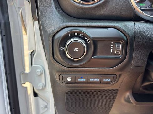Used 2023 Jeep Wrangler Unlimited Sahara AWD/4WD image 22