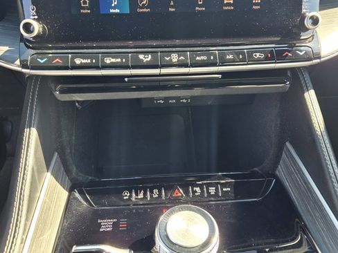 Used 2024 Jeep Wagoneer L Series II w/ Flexible Seating Group image 15