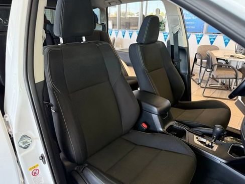 Used 2016 Toyota RAV4 XLE AWD/4WD image 27