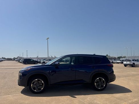 Certified 2025 Nissan Rogue SV FWD image 12