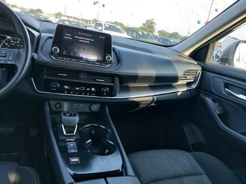 Certified 2024 Nissan Rogue SV FWD image 11