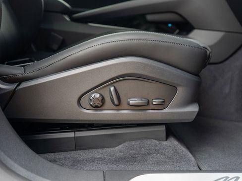 New 2026 Porsche Macan Electric RWD image 33