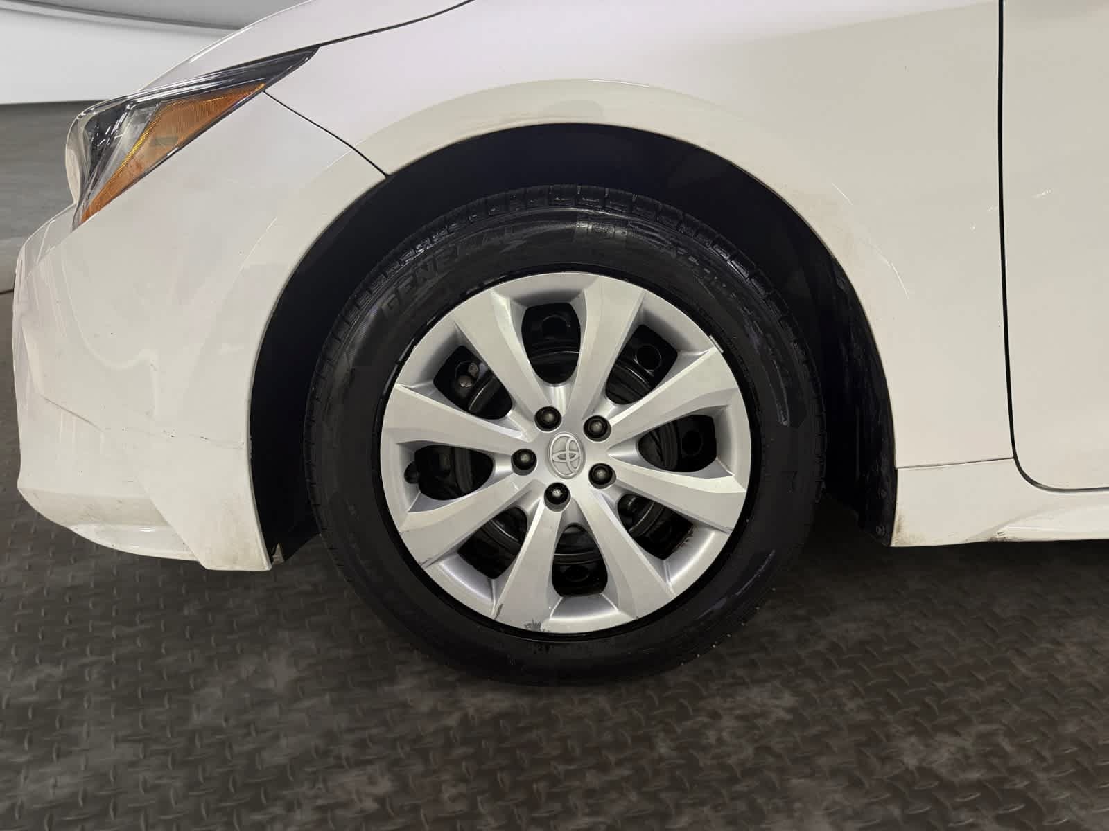 Used 2025 Toyota Corolla LE FWD image 21
