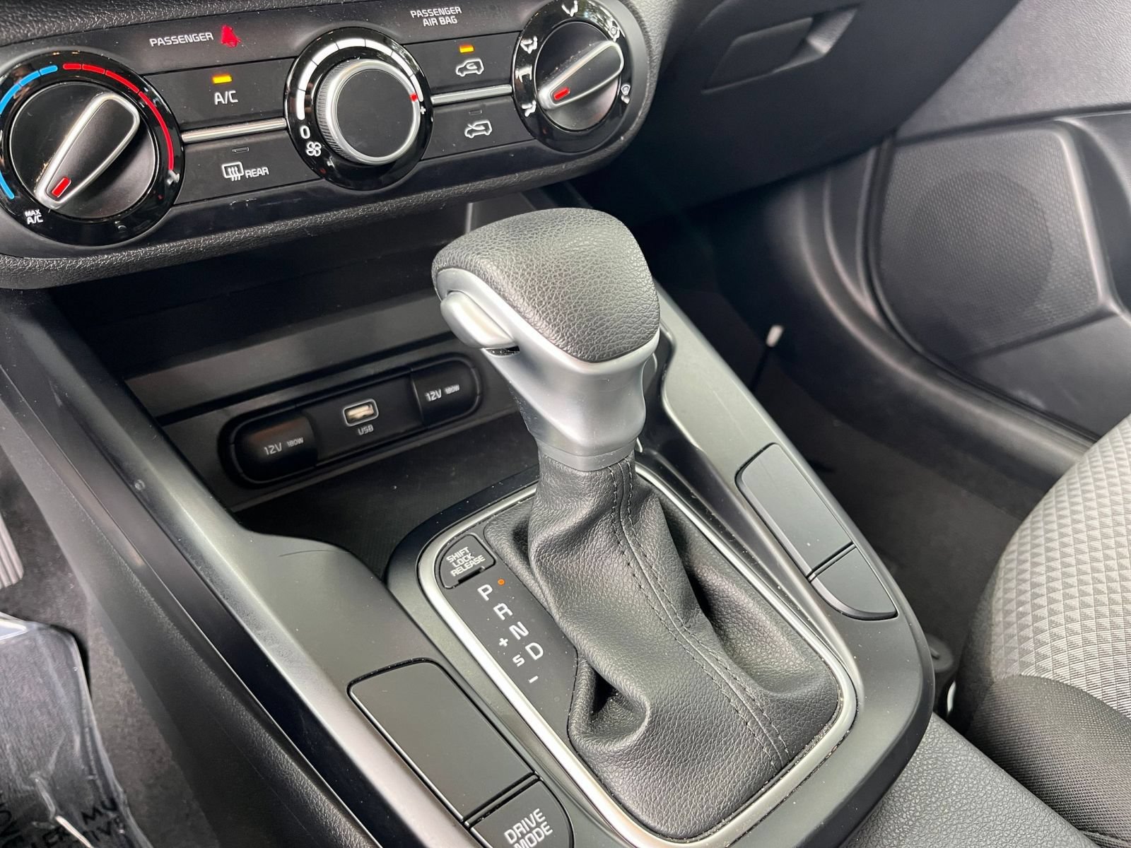 Used 2025 Kia Soul LX w/ LX Technology Package FWD image 40