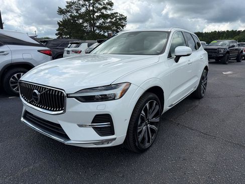 Used 2023 Volvo XC60 B5 Ultimate w/ Climate Package FWD image 2