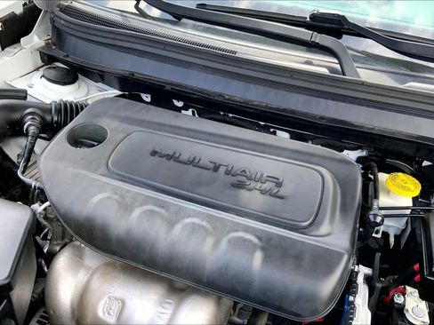 Used 2021 Jeep Cherokee Latitude Plus FWD image 28