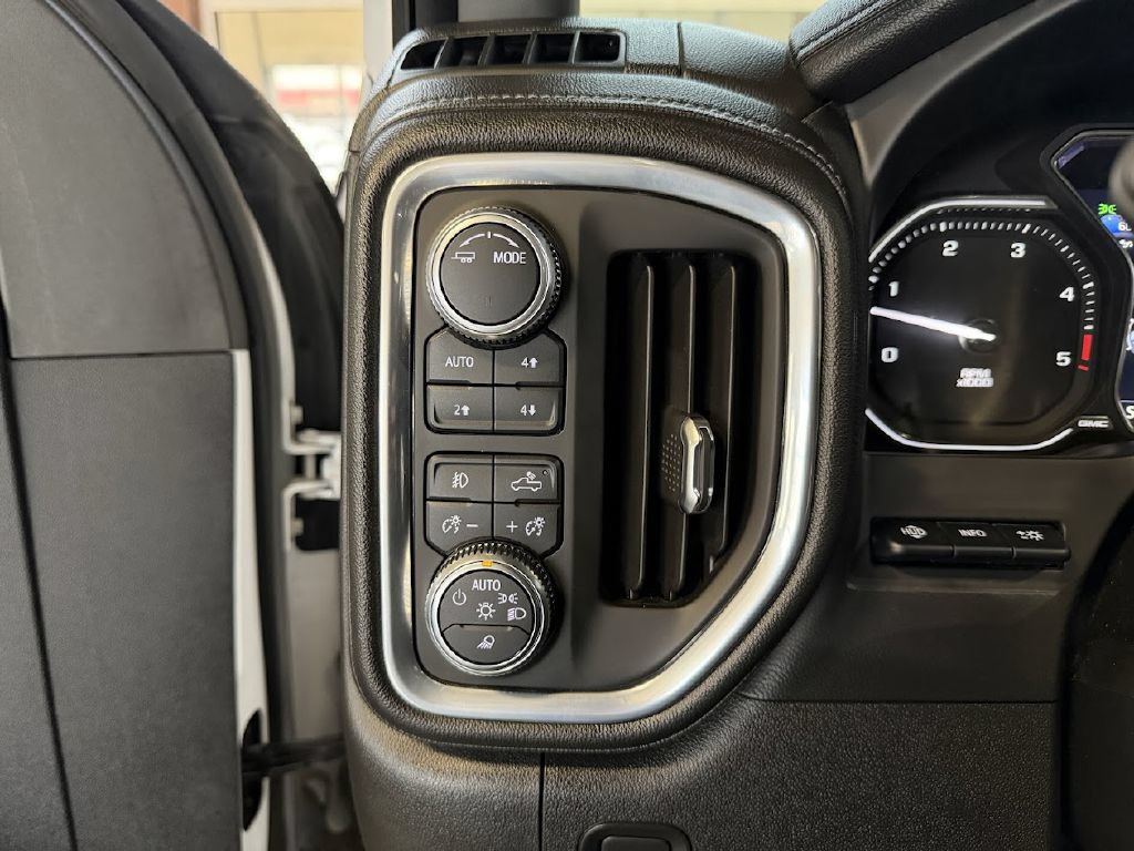 Used 2021 GMC Sierra 3500 Denali w/ Denali Ultimate Package AWD/4WD image 27