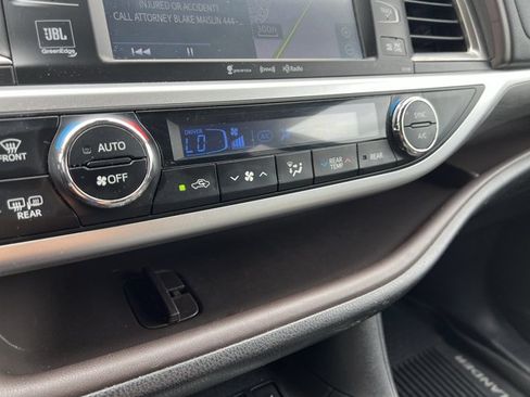 Used 2018 Toyota Highlander Limited AWD/4WD image 11