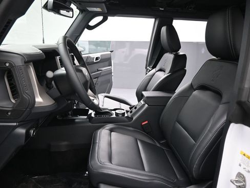 New 2026 Ford Bronco Outer Banks image 9