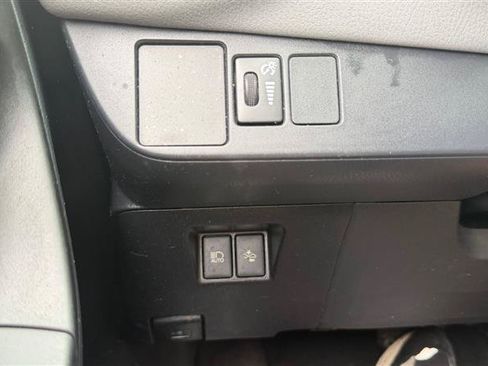 Used 2017 Toyota Yaris L w/ Carpet Mat Package FWD image 27
