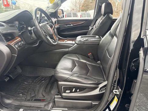 Used 2017 Cadillac Escalade Luxury image 22
