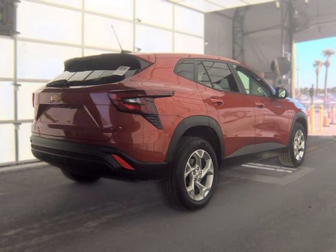 Used 2024 Chevrolet Trax LS w/ LS Convenience Package FWD image 6