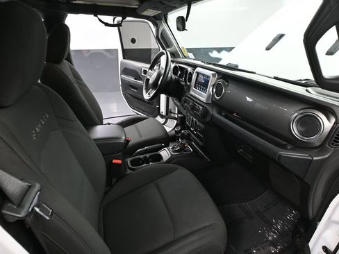 Used 2019 Jeep Wrangler Unlimited Sahara AWD/4WD image 45