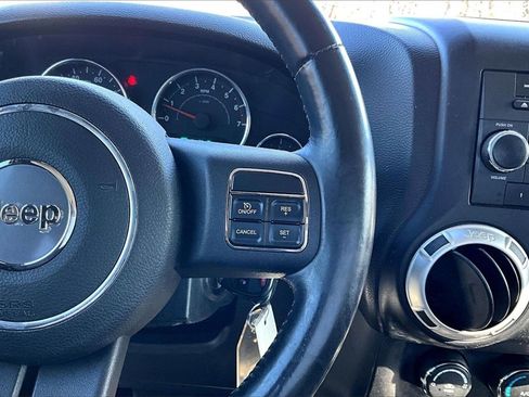 Used 2011 Jeep Wrangler Sahara image 11