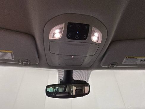 Used 2024 Chrysler Pacifica Touring-L FWD image 25