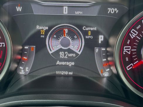 Used 2015 Dodge Challenger SXT image 8