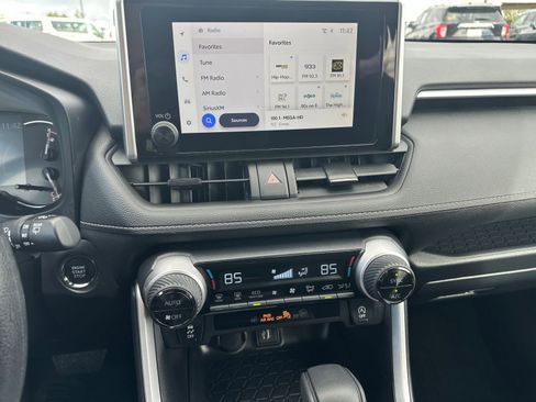 Used 2025 Toyota RAV4 XLE image 18