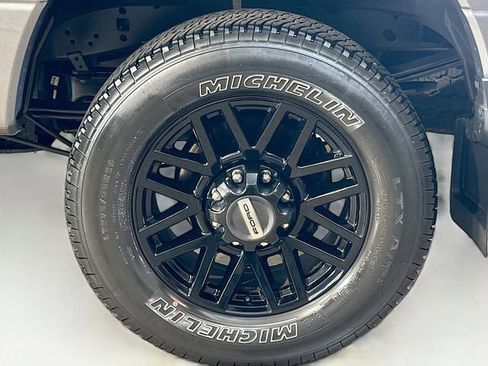 Certified 2022 Ford F250 XLT w/ Black Appearance Package image 7