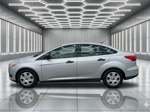 Used 2018 Ford Focus S FWD image 3
