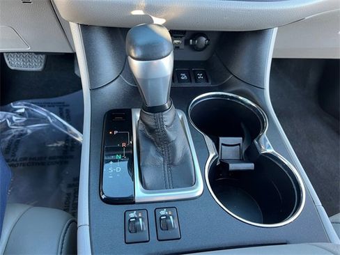 Used 2019 Toyota Highlander XLE image 28