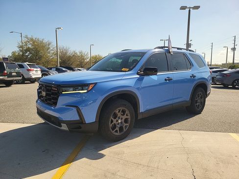 Used 2023 Honda Pilot TrailSport image 1