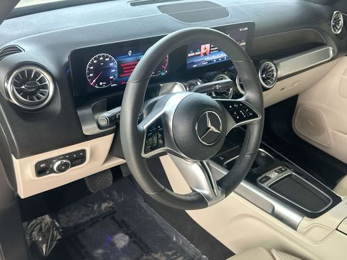 Used 2025 Mercedes-Benz GLB 250 4MATIC w/ Exclusive Package image 13