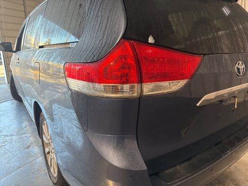 Used 2013 Toyota Sienna Limited image 11