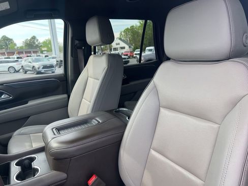 Used 2022 GMC Yukon SLT w/ SLT Luxury Package image 8