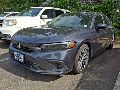 Used 2022 Honda Civic Touring image 2