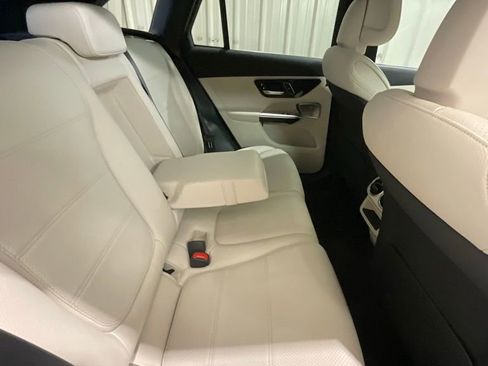 Used 2024 Mercedes-Benz GLC 300 4MATIC image 14