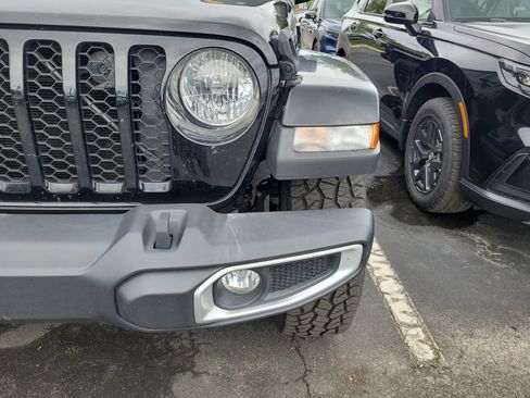 Used 2023 Jeep Gladiator Sport AWD/4WD image 6