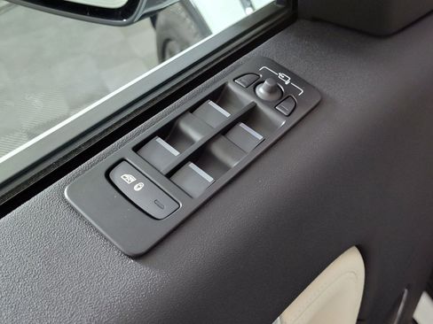 Used 2025 Land Rover Discovery Sport Dynamic SE image 10