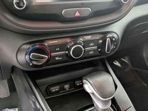 Used 2022 Kia Soul LX w/ Technology Package image 18