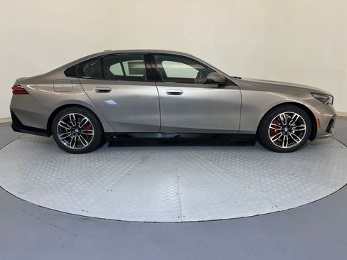 New 2026 BMW 530i xDrive w/ M Sport Package AWD/4WD image 8