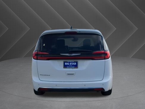 Used 2023 Chrysler Pacifica Touring-L image 5
