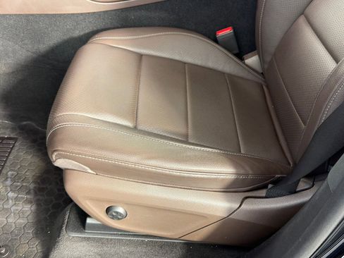 Used 2021 Mercedes-Benz GLE 350 4MATIC image 12