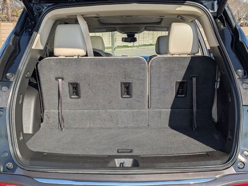 Used 2019 Buick Enclave Essence image 28