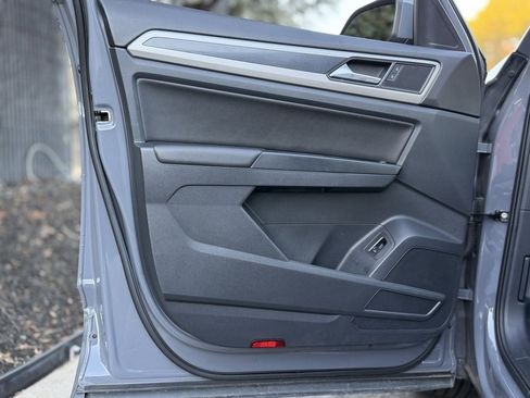 Used 2020 Volkswagen Atlas Cross Sport SE image 28